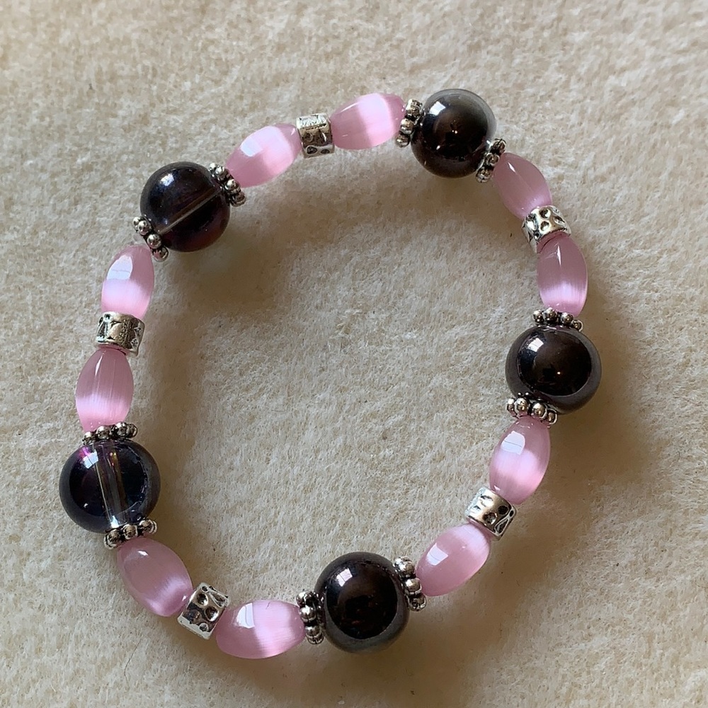 21130 ⭐️Black bead and pink acrylic bracelet⭐️